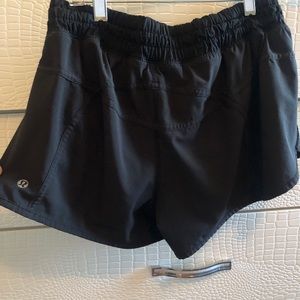 LULU LEMON SHORTS SIZE 10.